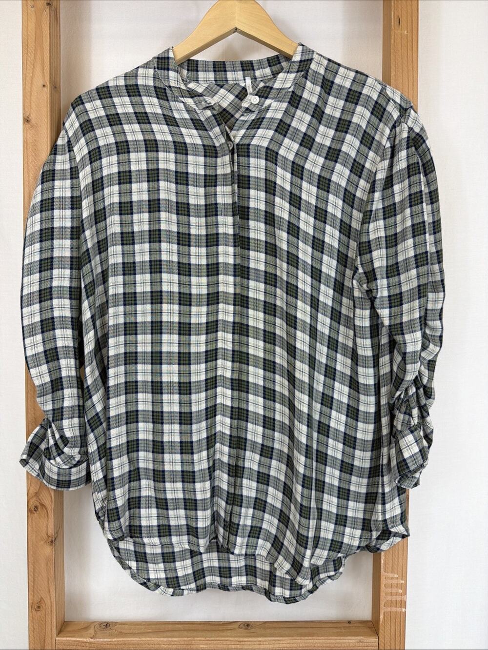NWT Hello Nite Green Plaid Ruched Sleeve Button Up Top #1412 Size SMALl